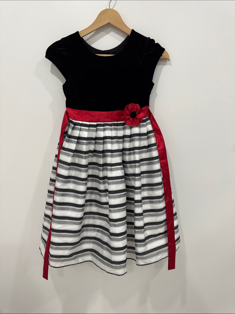 Jona Michelle Girls Black Velvet & Striped Dress Size 8 Red Sash Formal Dress
